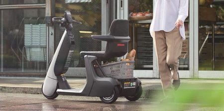 Japánban már bemutatkozott a C+walk S, a Toyota gyaloglást segítő új mobilitási eszköze