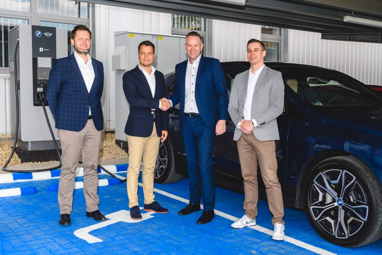 A jövő városi parkolóinak előfutárát alakította ki a BMW Group Magyarország