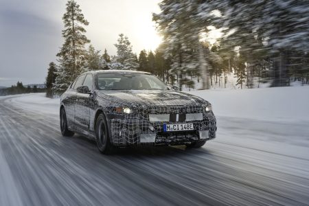 Az új BMW i5 lenyűgözően szerepelt az Északi sarkkörtől az Alpokig vezető téli teszteken