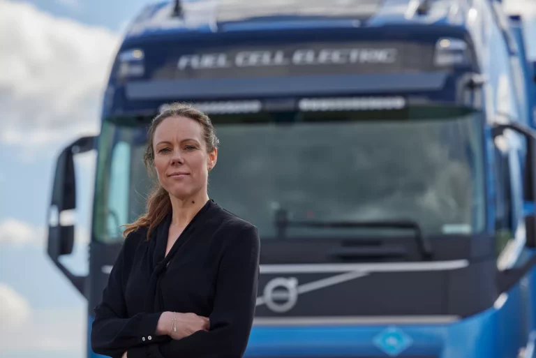 A Volvo Trucks közúti tesztelés alá vetette hidrogénüzemű elektromos teherautóját