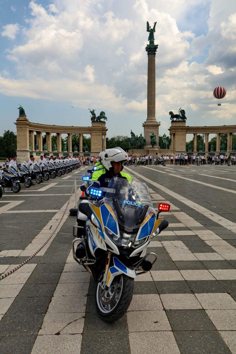 Ötven BMW motorkerékpárral bővült az ORFK flottája