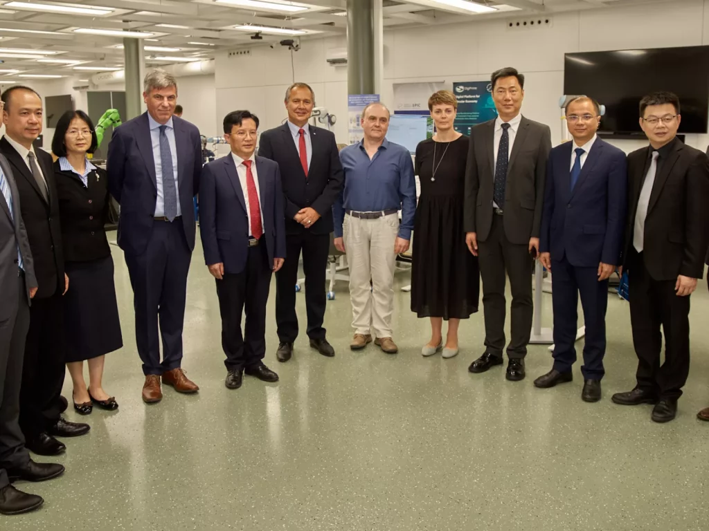 Kínai befektetői delegáció látogatta meg a Mesterséges Intelligencia Nemzeti Laboratóriumot