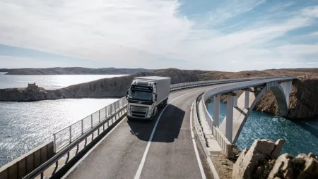 30 éves a Volvo Trucks ikonikus modellje