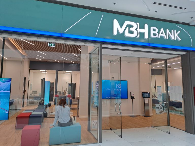 Új, korszerű fiókot nyitott Győrben az MBH Bank