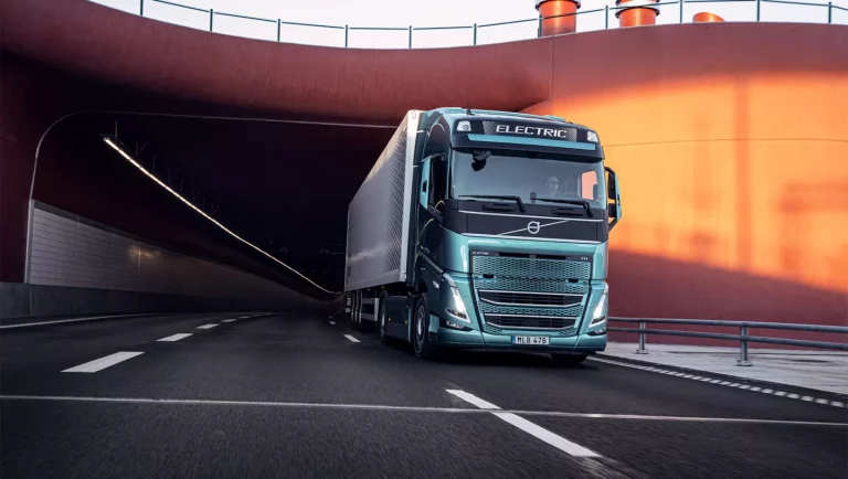 Az elektromos Volvo FH nyerte el az Év Kamionja 2024 díjat