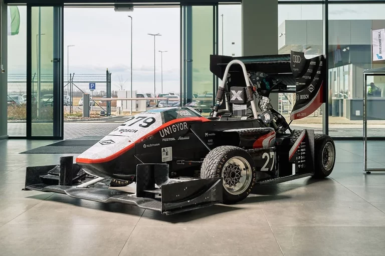 Jelentős támogatást nyújt a Rheinmetall a Széchenyi-egyetem Formula Student hallgatói csapatának