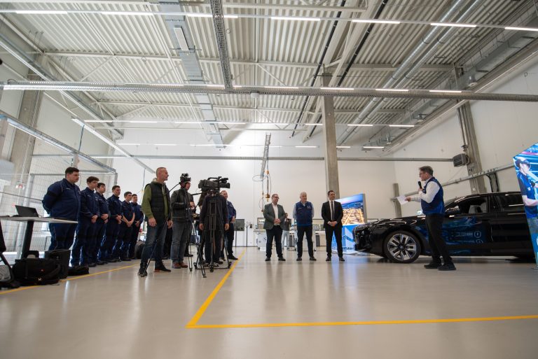 Idén szeptemberben már 200 diák tanul a BMW Group Gyár Debrecen Duális Szakképzési Programjában