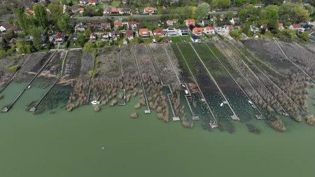 Több száz éves katonai térképek és a legfrissebb műholdfotók rajzolják ki, mit tettünk a Balatonnal 300 év alatt