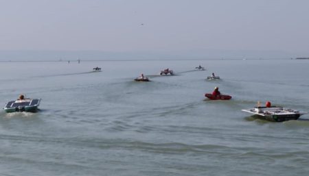 Balatonalmádiban hasított a BME napelemes versenyhajója