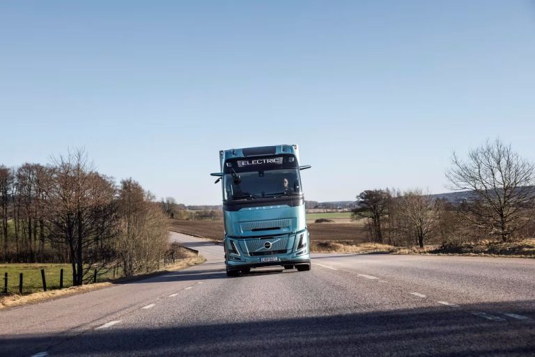 Elektromos előrelépés: a Volvo 600 kilométer hatótávú e-teherautót dob piacra