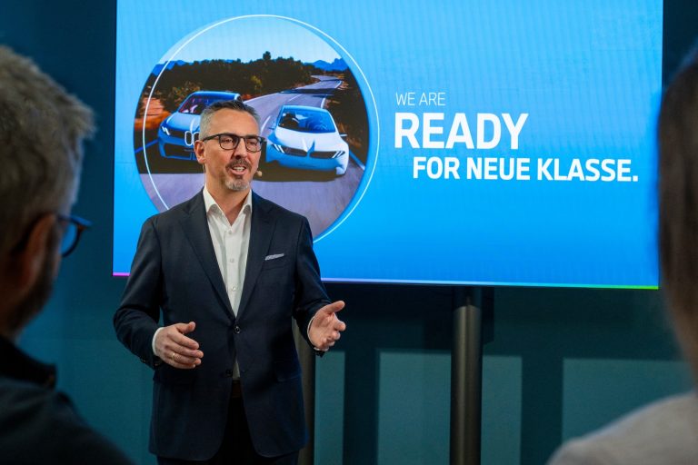 Gyorsabb járműtöltés, nagyobb hatótávolság: a BMW Group lerántja a leplet a NEUE KLASSE modellgeneráció forradalmi hajtáslánc-koncepciójáról