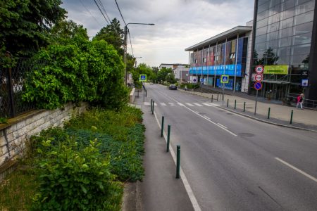 Befejeződött a Kálvária út Hamvas Béla és Damjanich utcák közötti szakaszának teljes felújítása Szentendrén