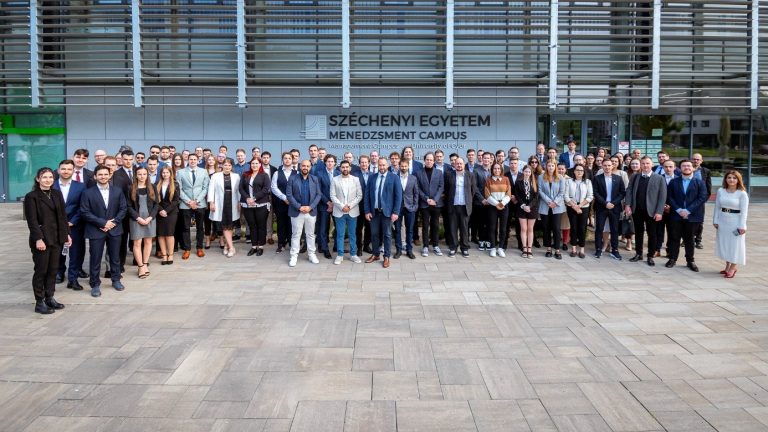 Technológiai és társadalmi kihívások: közel kilencven ösztöndíjas mutatta be kutatását a Széchenyi István Egyetemen