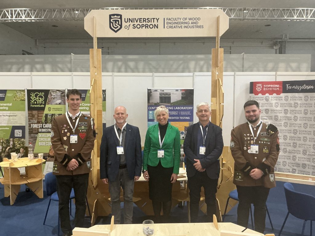 Nagy sikerrel mutatkozott be a Soproni Egyetem az 50. LIGNA Faipari kiállításon Nagy sikerrel mutatkozott be a Soproni Egyetem az 50. LIGNA Faipari kiállításon