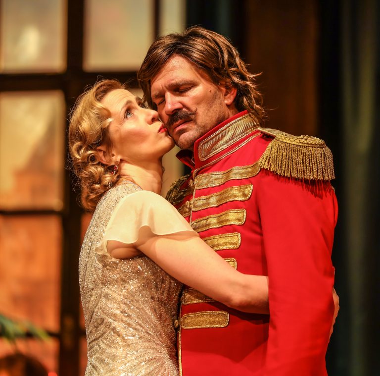 Balsai Mónival és Schmied Zoltánnal A testőr bemutató a Centrál Színházban