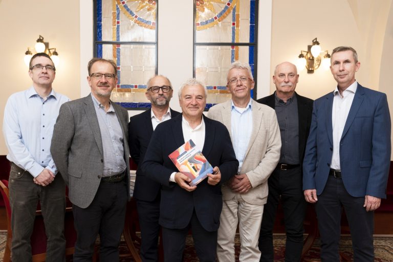 A cementtől a jövő városáig – új magyar ingatlanfejlesztési szakkönyv jelent meg