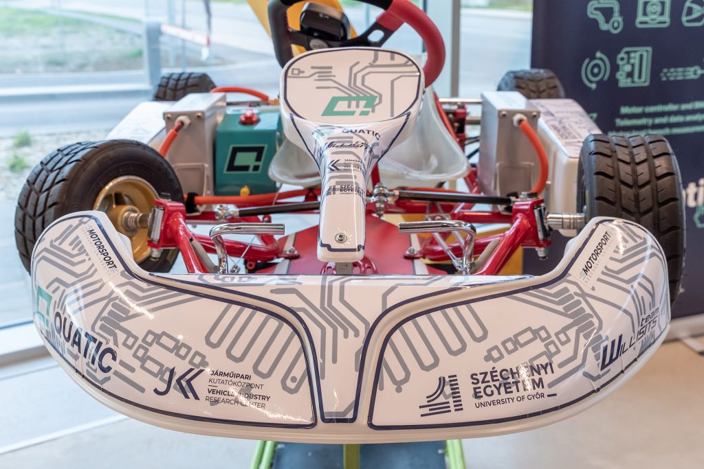 Elektromos gokarthoz fejlesztett intelligens hajtásláncot a Széchenyi István Egyetem kutatói által alapított cég Elektromos gokarthoz fejlesztett intelligens hajtásláncot a Széchenyi István Egyetem kutatói által alapított cég