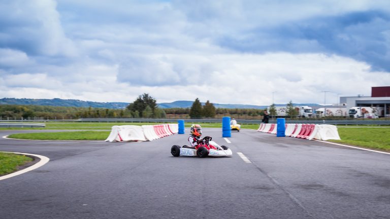 Elektromos gokarthoz fejlesztett intelligens hajtásláncot a Széchenyi István Egyetem kutatói által alapított cég