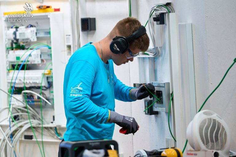 Éremesővel zártak a Széchenyi István Egyetem versenyzői a szakképzési Európa-bajnokságon