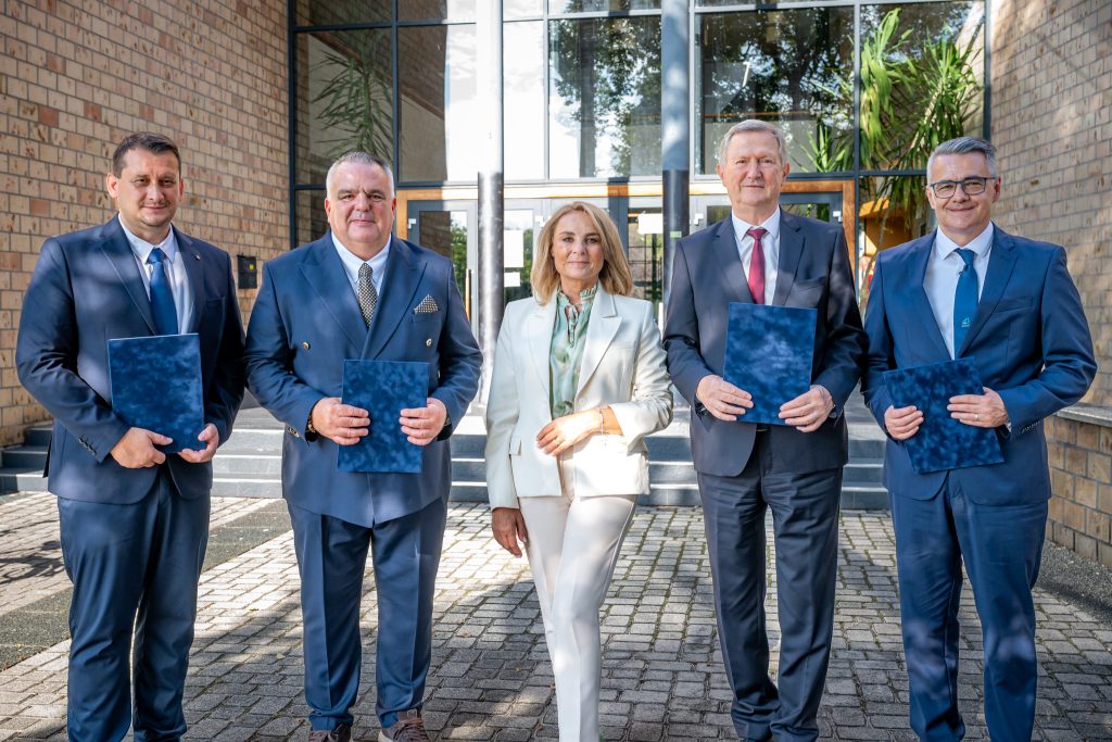 Képzés és innováció: az Agrofert Hungáriával alapít közös céget a Széchenyi István Egyetem Képzés és innováció: az Agrofert Hungáriával alapít közös céget a Széchenyi István Egyetem