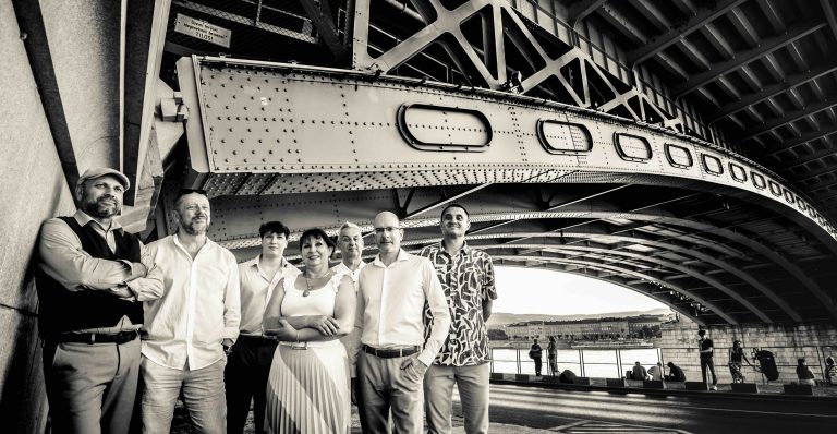 Közbeszólt az ég - 37 éves történetének első filmes klipjét készítette el a Csík Zenekar