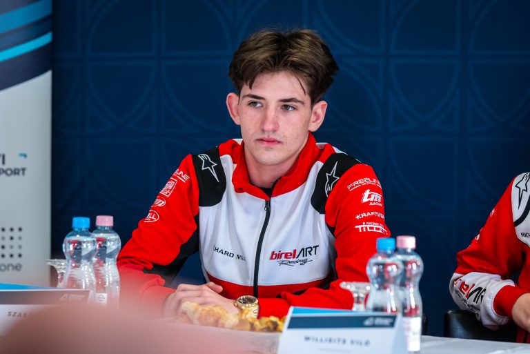 Bajnoki címek és dobogós helyezések: a hazai és a nemzetközi mezőnyben is sikeres a Széchenyi István Egyetem motorsport-szakosztálya