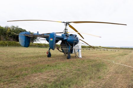 Befejeződött az őszi légi permetezés a szőlő aranyszínű sárgaság megfékezéséért