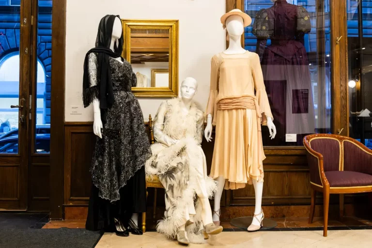 Kiállítás Jánoskúti Márta vígszínházi munkáiból a Víg Szalonban