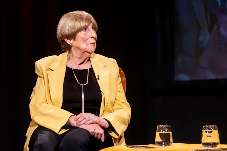 Kiállítás Jánoskúti Márta vígszínházi munkáiból a Víg Szalonban