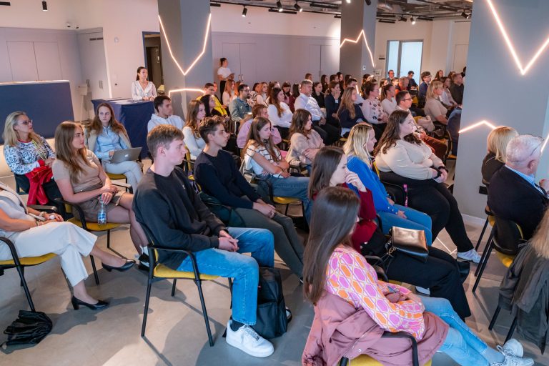 Mérföldkő az orvostudományban: dr. Peták István, a Széchenyi István Egyetem kutatóprofesszora mesterséges intelligenciával forradalmasítja a rákkutatást