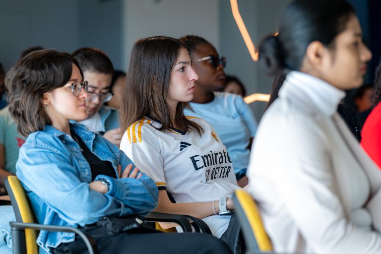 Nagyvállalati stratégiaalkotás: a VELUX-csoport egyik globális vezetője tartott előadást a Széchenyi István Egyetem hallgatóinak