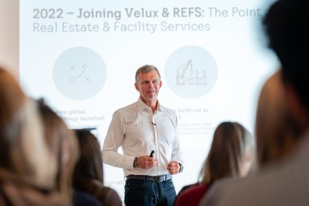 Nagyvállalati stratégiaalkotás: a VELUX-csoport egyik globális vezetője tartott előadást a Széchenyi István Egyetem hallgatóinak