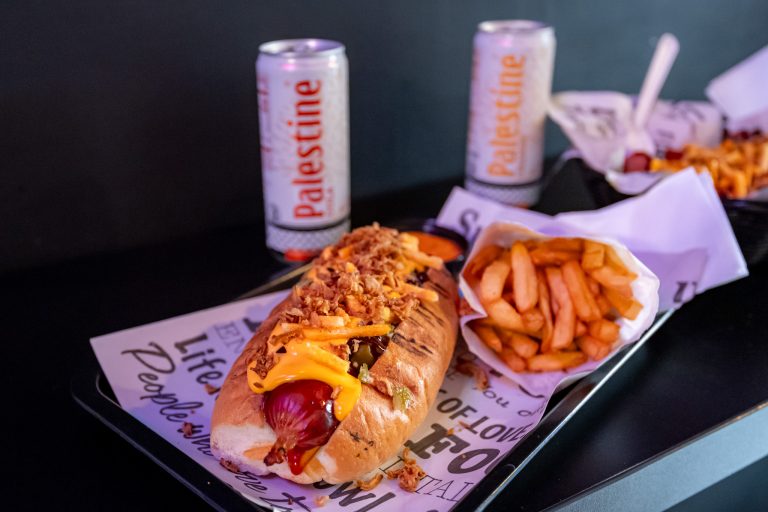 Palesztin pékséget és amerikai hot dog bisztrót nyitottak a Széchenyi István Egyetemen végzett nemzetközi hallgatók