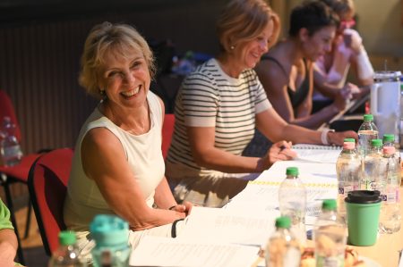 Rúdon táncolva az önelfogadás felé – különleges előadásra készül a Liliom Produkció