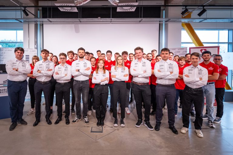 Új utakon a SZEngine: autót épít és önállóan indul a Formula Studentben a Széchenyi István Egyetem csapata