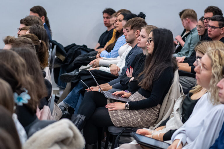 A digitalizáció hatásairól a jogászi hivatásokban – nemzetközi konferenciát rendezett a Széchenyi István Egyetem