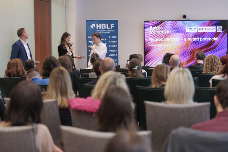 A MáSzínház piacra lép: elindult a MásFeelKonf – az első inkluzív konferálási szolgáltatás Magyarországon