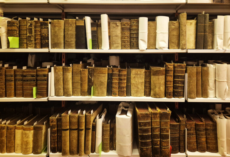 A múlt kincsei új otthonban - Biztonságos elhelyezést kap az ELTE páratlan könyvtári gyűjteménye