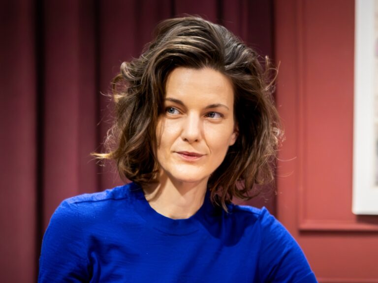 Dalciklus Radnay Csillával, stand up Hegyi Barbarával, Víg 130 Filmklub és Rilke-est - A Víg Szalon új programjai