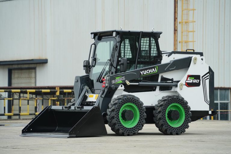 Erő és biztonság új szinten: az NRG elektromos rakodógépei világszinten is egyedülálló technológiával érkeznek