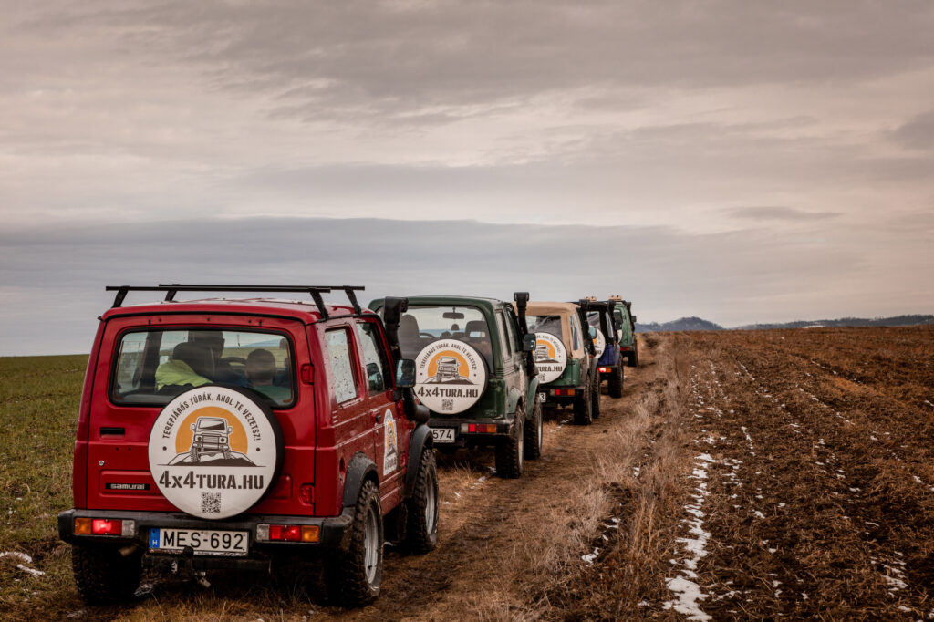 Sár, szél, csapat – újra hódít az analóg vezetés Sár, szél, csapat – újra hódít az analóg vezetés