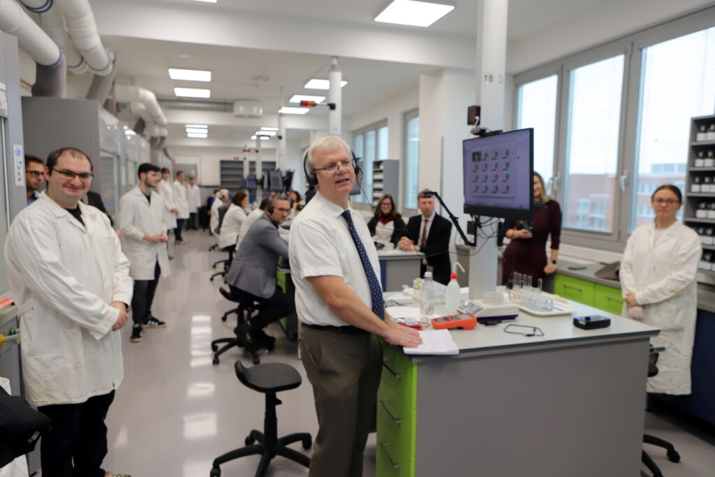 A kémiaoktatás új korszaka az ELTE-n kezdődik A kémiaoktatás új korszaka az ELTE-n kezdődik