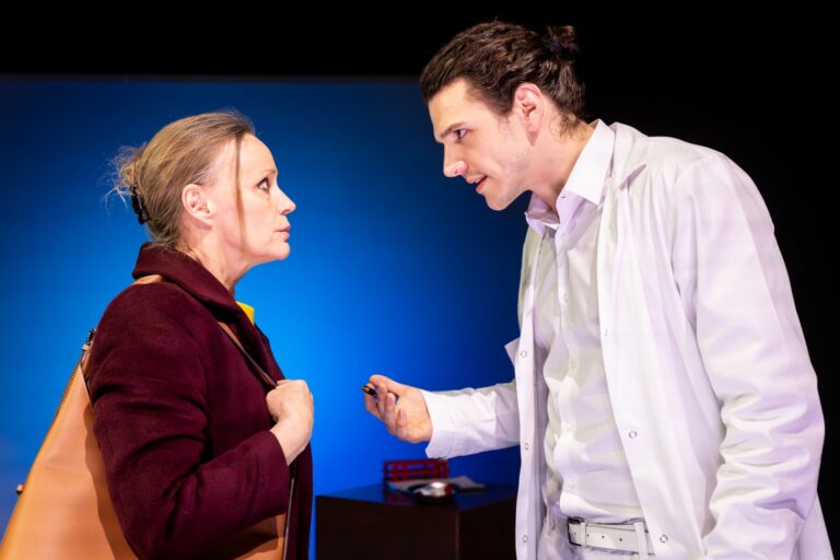 Egy anya, aki minden akadályt legyőz - A Könnyűvel indul ősbemutatója a Vígszínház Házi Színpadán