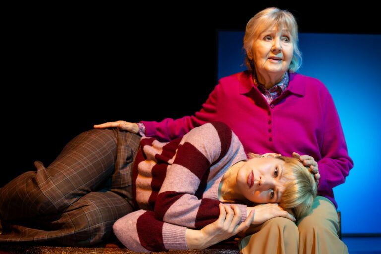 Egy anya, aki minden akadályt legyőz - A Könnyűvel indul ősbemutatója a Vígszínház Házi Színpadán