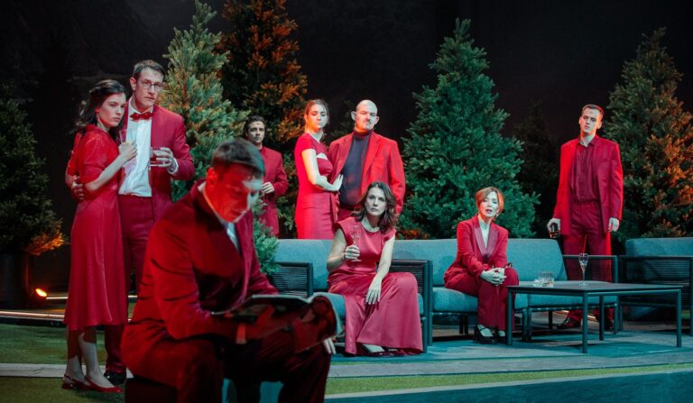 Egy misztikus hegycsúcs és az emberi lélek kifürkészhetetlensége - Ismeretlen táj bemutató a Vígszínházban