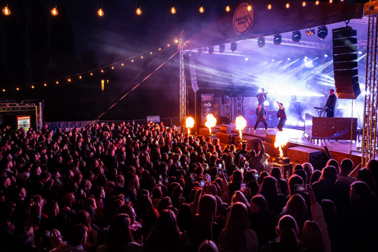 Ha hétvége, akkor Bridge: Lmen Prala, Kiscsillag, Deák Bill a Széchenyi-egyetem klubjának színpadán