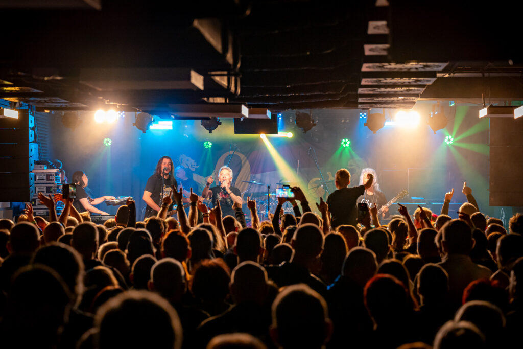 Ha hétvége, akkor Bridge: Lmen Prala, Kiscsillag, Deák Bill a Széchenyi-egyetem klubjának színpadán Ha hétvége, akkor Bridge: Lmen Prala, Kiscsillag, Deák Bill a Széchenyi-egyetem klubjának színpadán