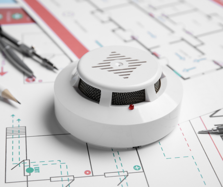 A füst a legnagyobb veszély – miért kritikus a HFR és a tűzjelző rendszer felülvizsgálata 2026 ban?