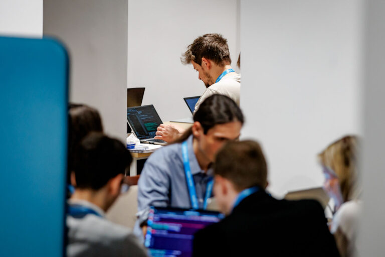 A mesterséges intelligencia a versenyképesség kulcsa: a HUN-REN kétnapos eseménye a kutatás jövőjét formálja