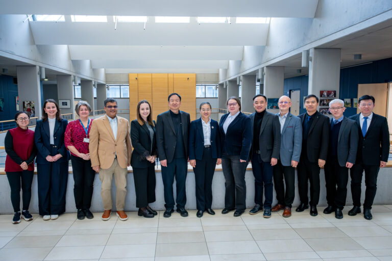 Kínai egyetem delegációját fogadta a Széchenyi István Egyetem: új együttműködési irányok körvonalazódnak